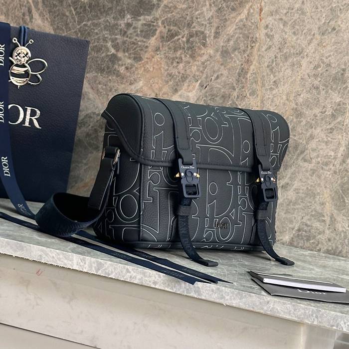 DIOR フラップメッセンジャー ディオールグラビティアウトライン サイズ:24x18cm