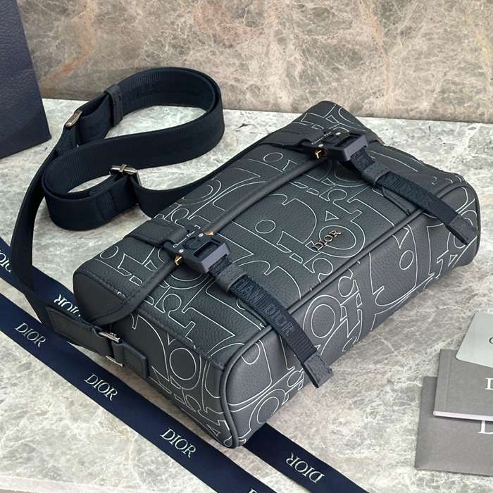 DIOR フラップメッセンジャー ディオールグラビティアウトライン サイズ:24x18cm