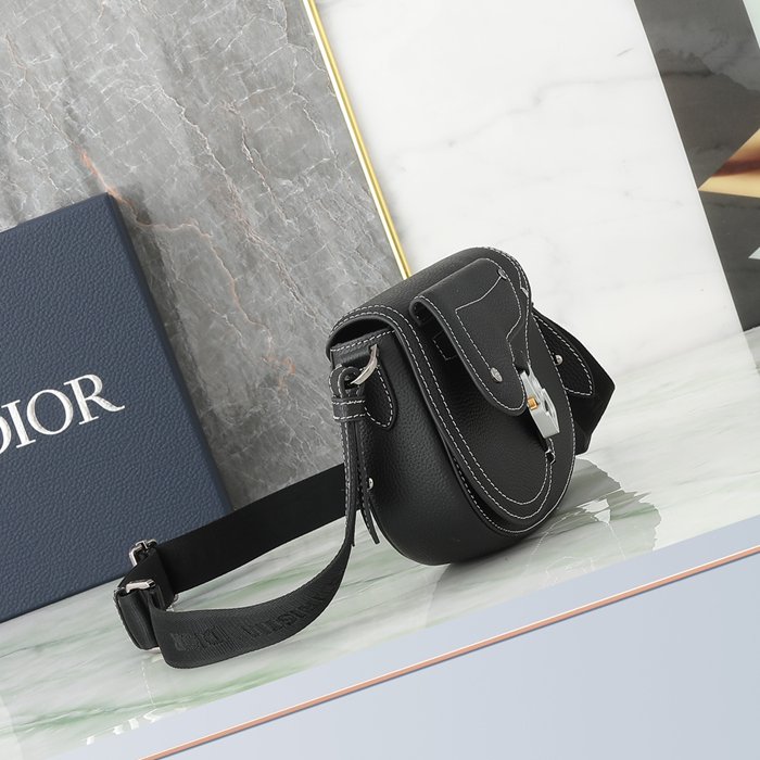 DIOR サドルメッセンジャー 粒面牛皮革 サイズ:24x16.5x5.5cm