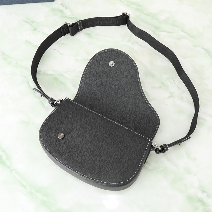 DIOR サドルメッセンジャー 粒面牛皮革 サイズ:24x16.5x5.5cm