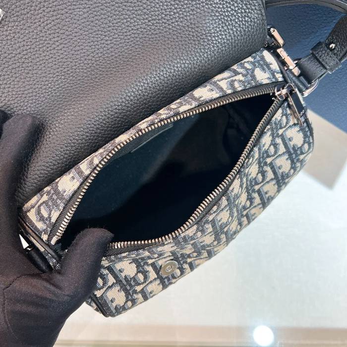 DIOR ローラーメッセンジャー モノグラム×レザー サイズ:21x12.5x12.5cm