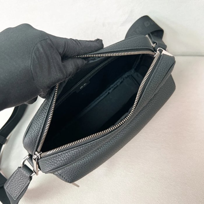 DIOR ライダー2.0メッセンジャー 粒面牛皮 サイズ:23x17x7.5cm