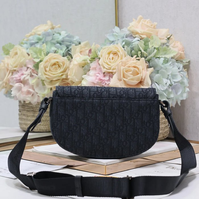 DIOR 325 プリント牛皮サドルフラップメッセンジャー 黒布 サイズ:24x16.5x5.5cm