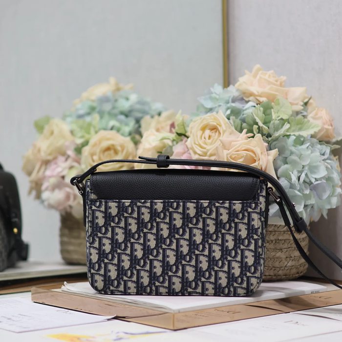 DIOR 049 プリント牛皮サドルフラップメッセンジャー 青布 サイズ:23x17cm