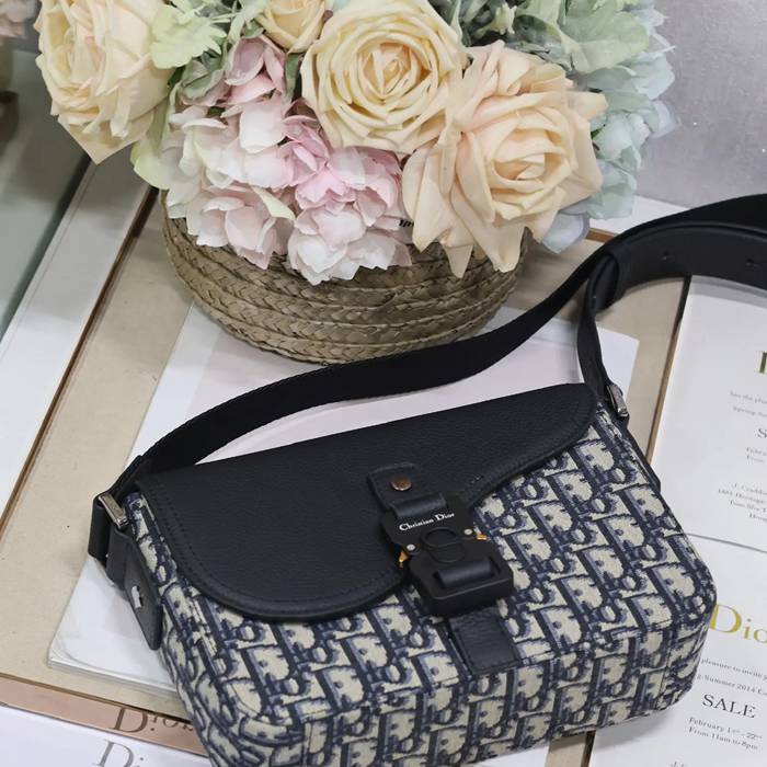 DIOR 049 プリント牛皮サドルフラップメッセンジャー 青布 サイズ:23x17cm