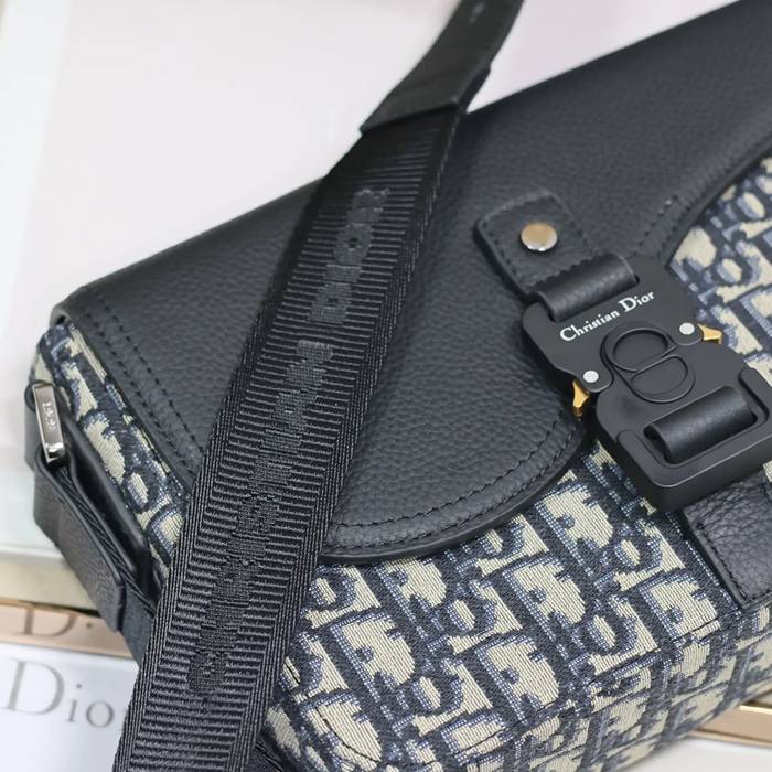 DIOR 049 プリント牛皮サドルフラップメッセンジャー 青布 サイズ:23x17cm