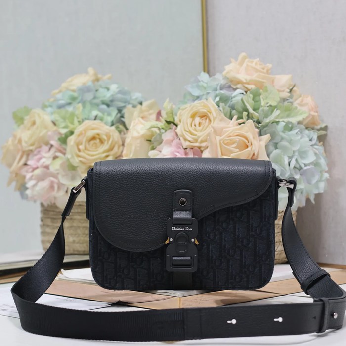 DIOR 049 プリント牛皮サドルフラップメッセンジャー 黒布 サイズ:23x17cm