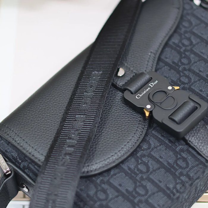 DIOR 049 プリント牛皮サドルフラップメッセンジャー 黒布 サイズ:23x17cm
