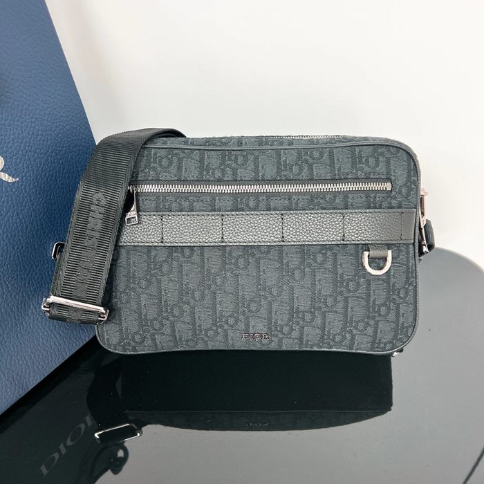 DIOR サファリメッセンジャー 大 サイズ:26x17cm