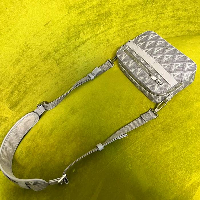 DIOR パターンキャンバスカメラバッグ サファリ サイズ:22x15cm