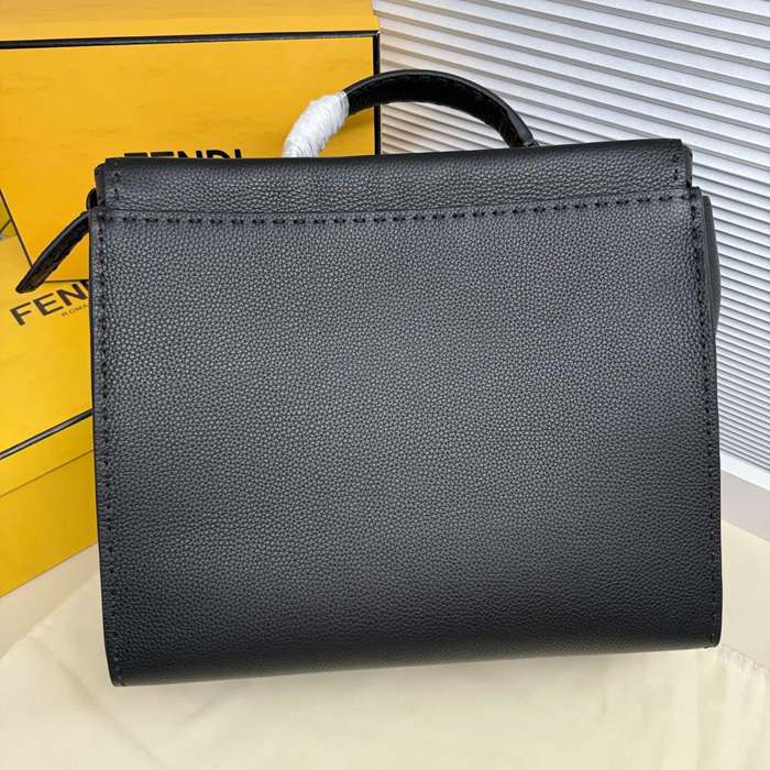 FENDI 牛皮荔枝紋斜め掛け サイズ:38x33x16cm