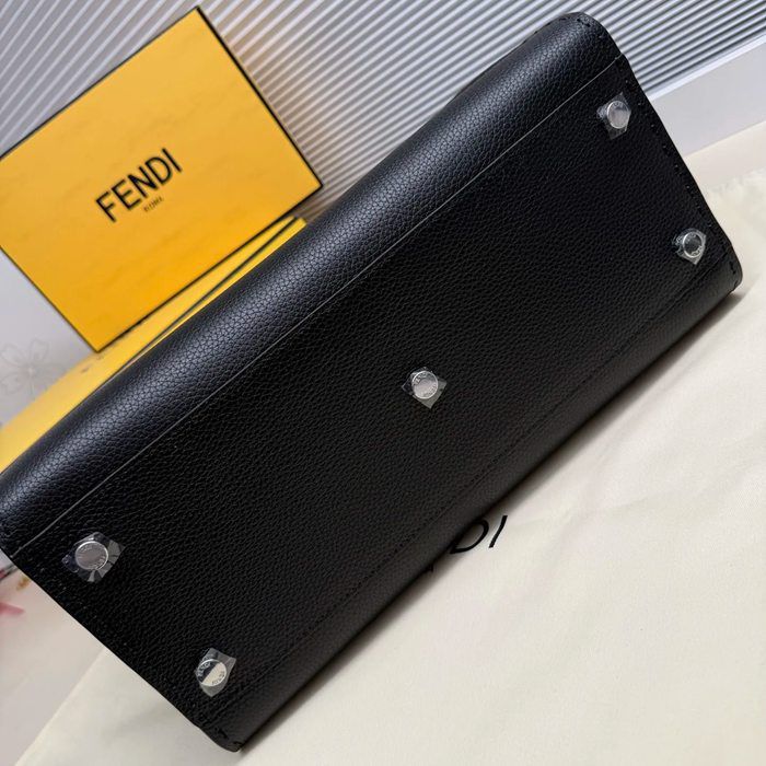 FENDI 牛皮荔枝紋斜め掛け サイズ:38x33x16cm