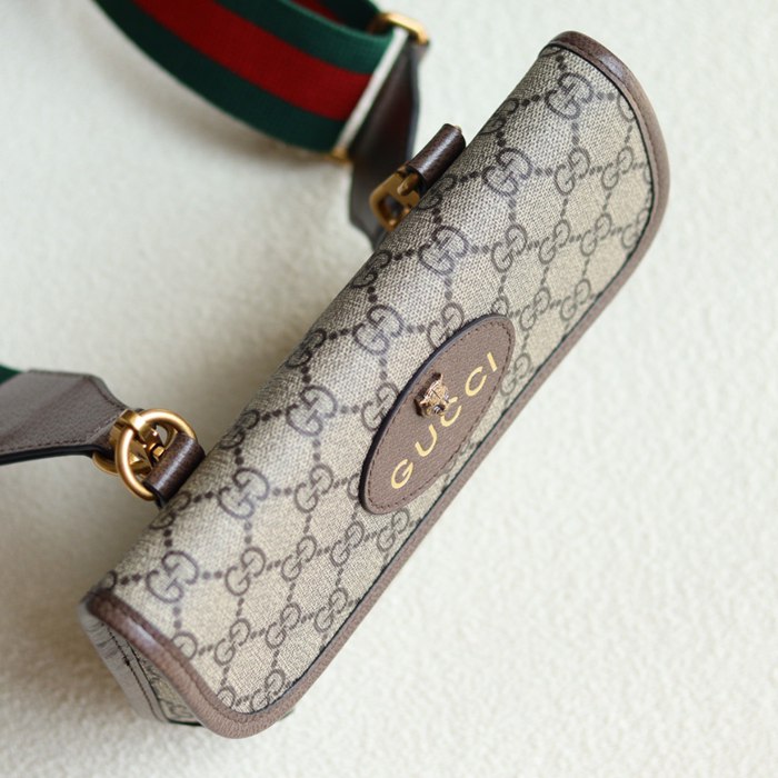 GUCCI ユニセックス斜め掛け サイズ:20x13x2.5cm