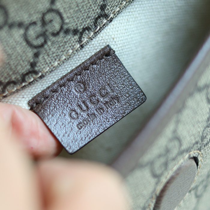 GUCCI ユニセックス斜め掛け サイズ:20x13x2.5cm