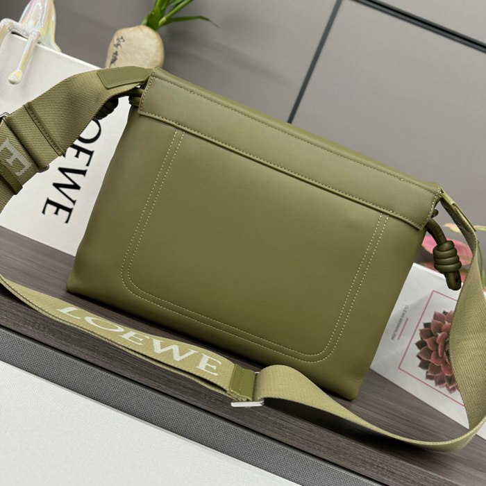 LOEWE 062404A 光沢牛皮革 フラメンコ サイズ:34x24x12cm