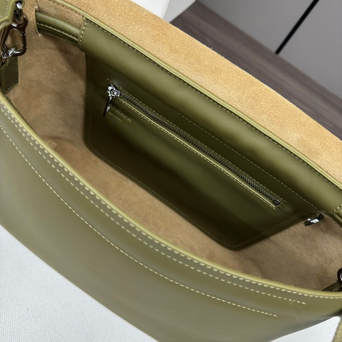 LOEWE 062404A 光沢牛皮革 フラメンコ サイズ:34x24x12cm
