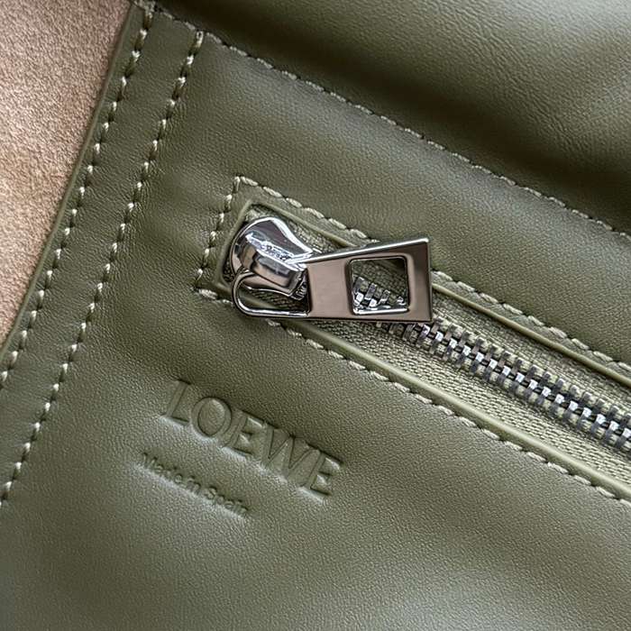 LOEWE 062404A 光沢牛皮革 フラメンコ サイズ:34x24x12cm