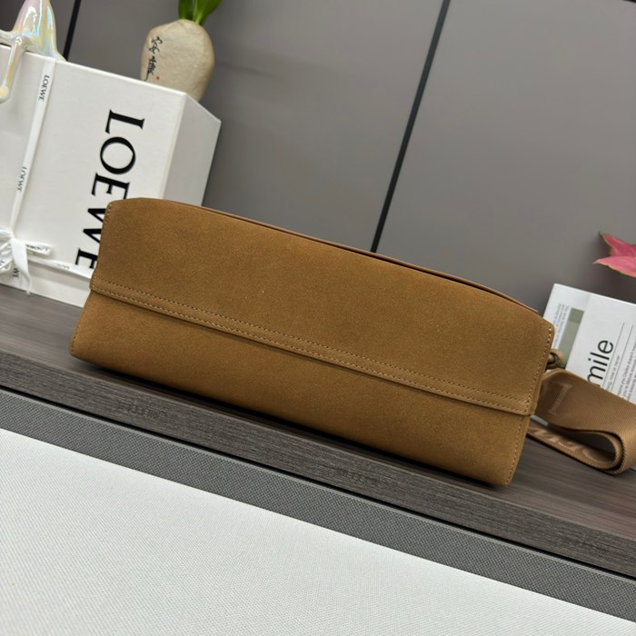 LOEWE 062404 スエード牛皮革 フラメンコ サイズ:34x24x12cm