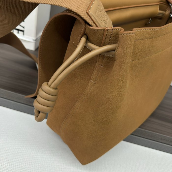 LOEWE 062404 スエード牛皮革 フラメンコ サイズ:34x24x12cm