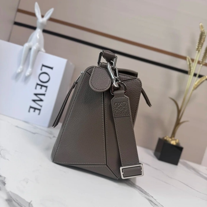 LOEWE 052446 大パズルハンドバッグ サイズ:32.5x23.5x14.5cm