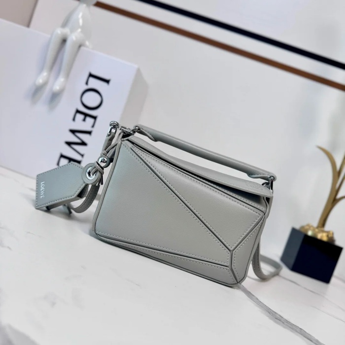 LOEWE 062511 ミニパズルハンドバッグ サイズ:17.5x12.5x7.5cm