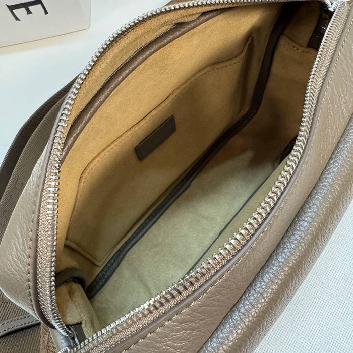 LOEWE 652441 小ペブルメッセンジャー サイズ:23x18cm