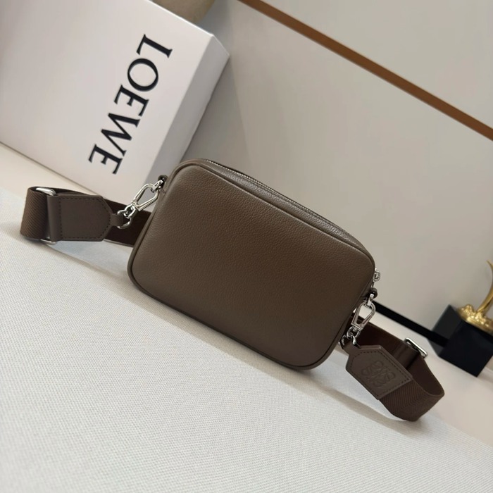 LOEWE 652514 小ペブルメッセンジャー サイズ:20x12.5cm