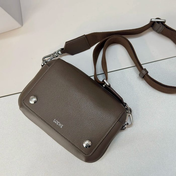 LOEWE 652514 小ペブルメッセンジャー サイズ:20x12.5cm