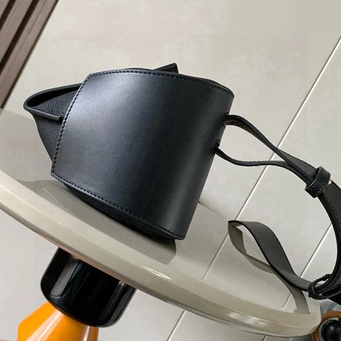 LOEWE 9052 メンズ斜め掛け アントンスリング サイズ:34x17.5x13cm