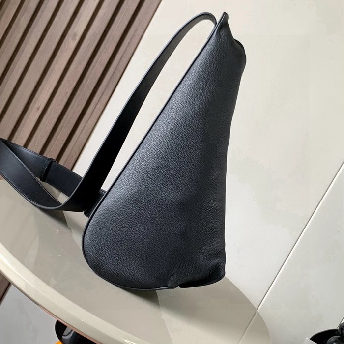 LOEWE 9052 メンズ斜め掛け アントンスリング サイズ:34x17.5x13cm