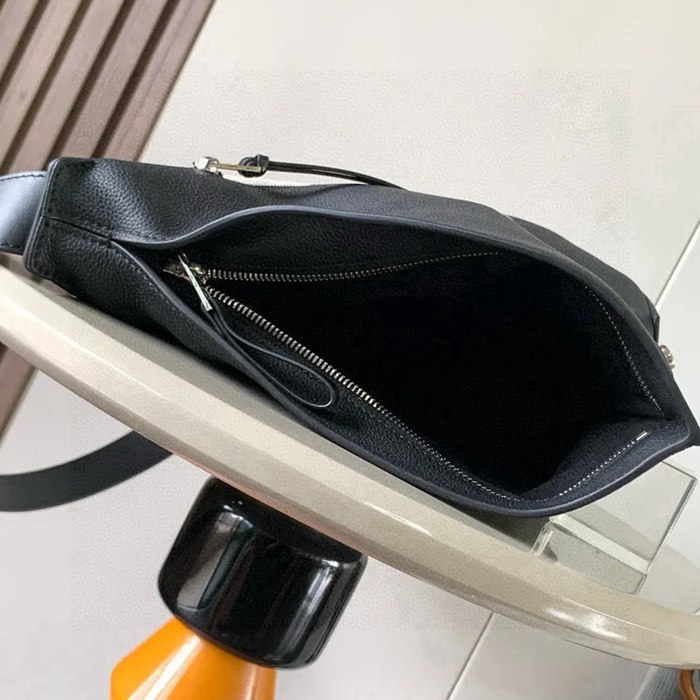 LOEWE 9052 メンズ斜め掛け アントンスリング サイズ:34x17.5x13cm