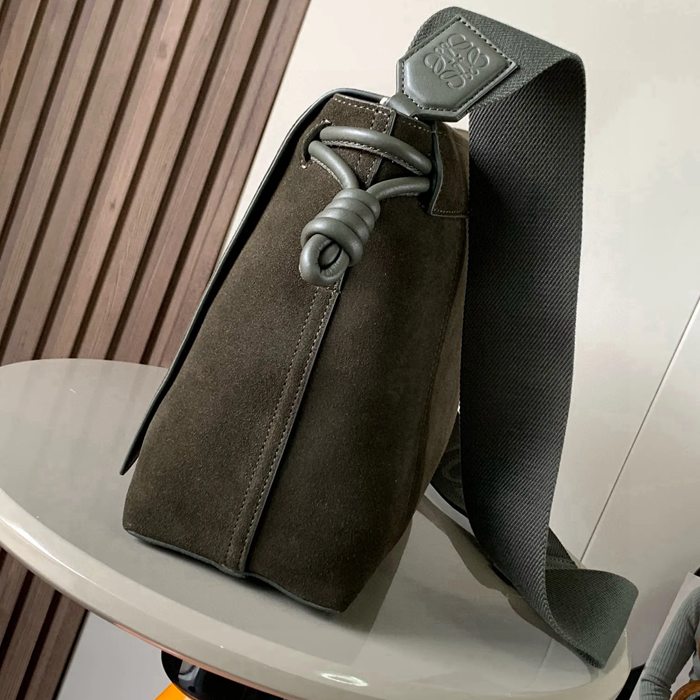 LOEWE 9059 光沢柔らか牛皮革 フラメンコ サイズ:34x24x12cm