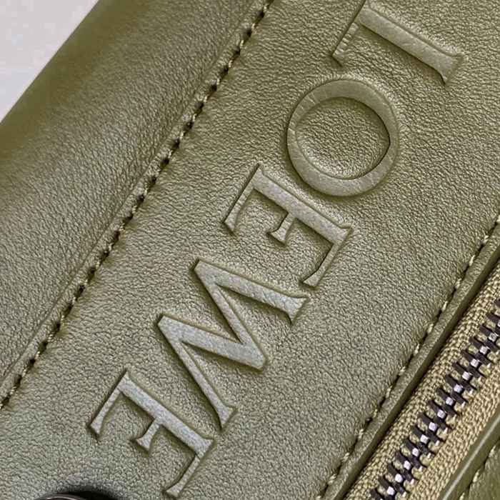 LOEWE 9074 牛皮革変形スリング オリーブ灰 サイズ:32.5x12.3cm