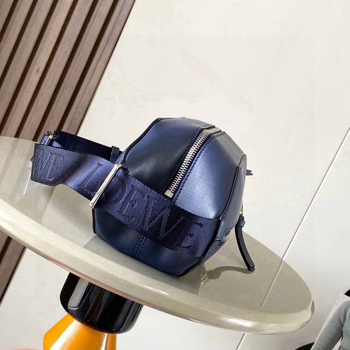 LOEWE 9074 牛皮革変形スリング 海軍藍 サイズ:32.5x12.3cm