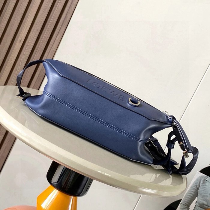 LOEWE 9074 牛皮革変形スリング 海軍藍 サイズ:32.5x12.3cm