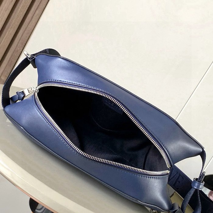 LOEWE 9074 牛皮革変形スリング 海軍藍 サイズ:32.5x12.3cm