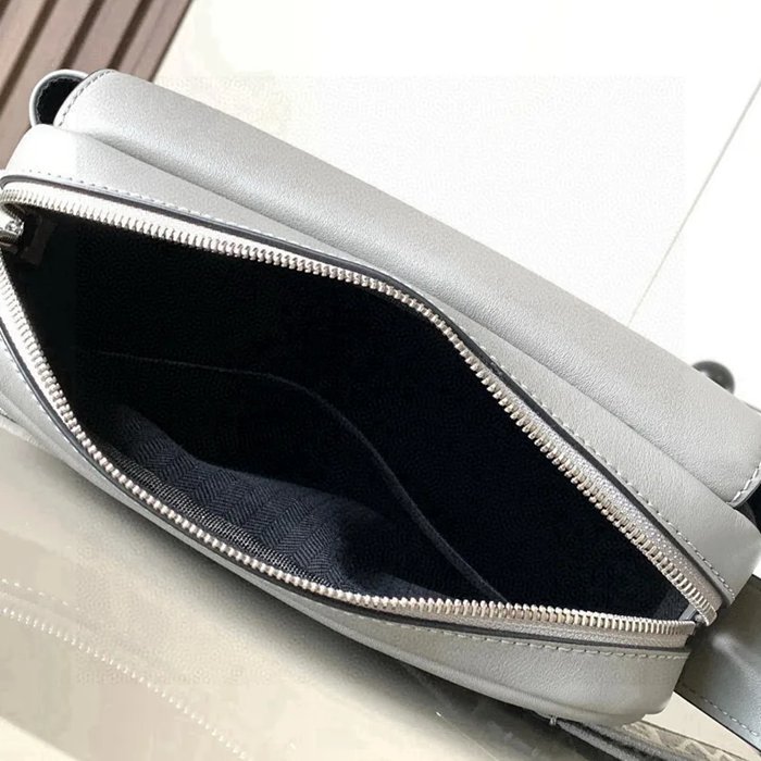 LOEWE 9011 メッセンジャー クラシック パールグレー サイズ:23x18cm