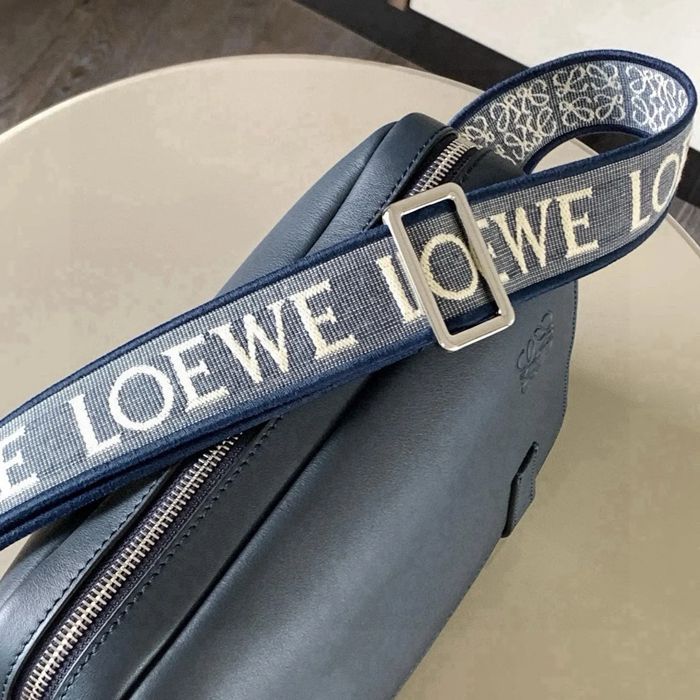 LOEWE 9011 メッセンジャー クラシック 濃青 サイズ:23x18cm