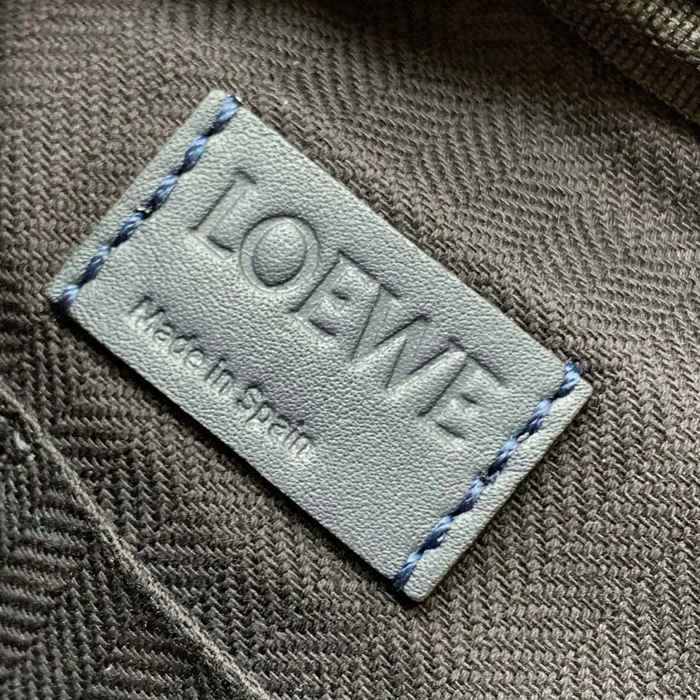 LOEWE 9011 メッセンジャー クラシック 濃青 サイズ:23x18cm