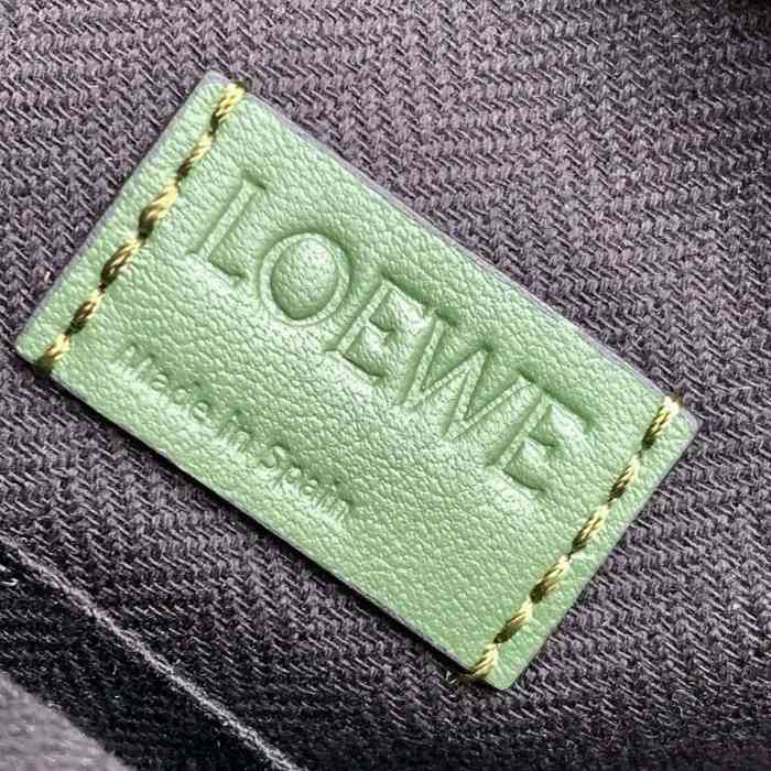 LOEWE 9011 メッセンジャー クラシック 緑 サイズ:23x18cm