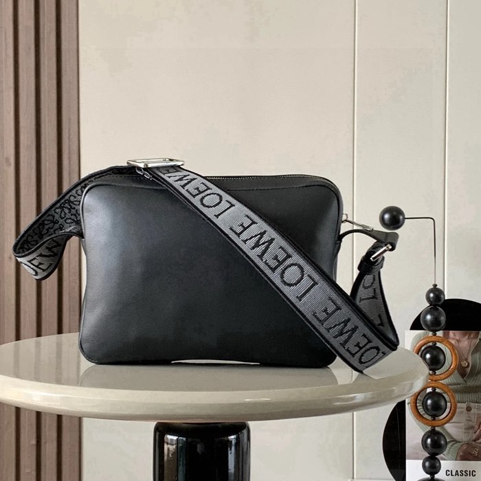 LOEWE 9011 メッセンジャー クラシック 黒 サイズ:23x18cm