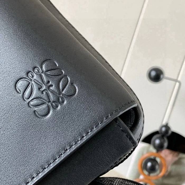 LOEWE 9011 メッセンジャー クラシック 黒 サイズ:23x18cm