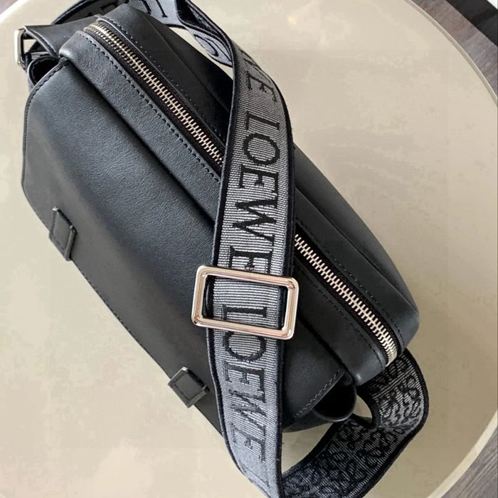 LOEWE 9011 メッセンジャー クラシック 黒 サイズ:23x18cm