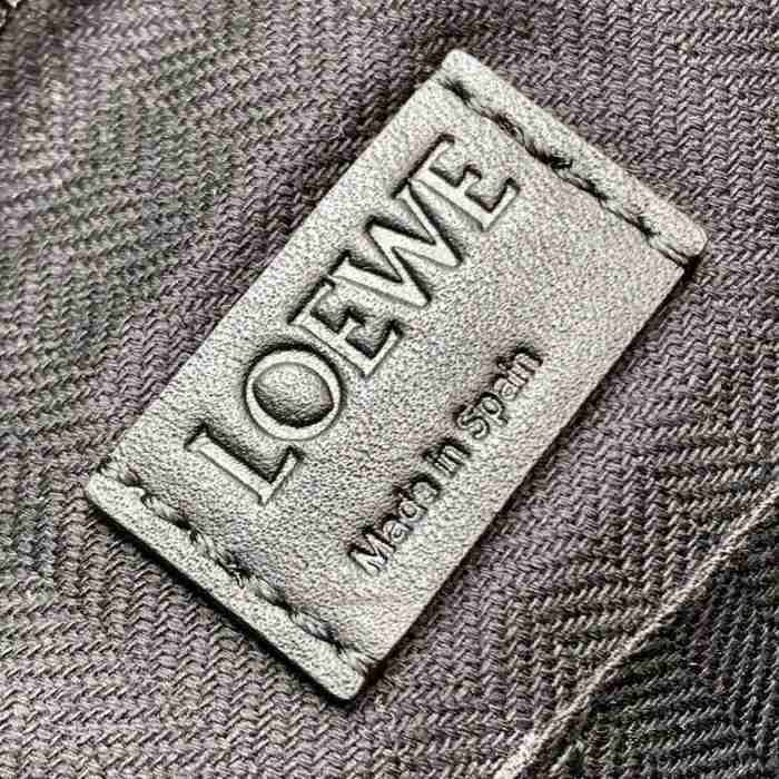 LOEWE 9011 メッセンジャー クラシック 黒 サイズ:23x18cm