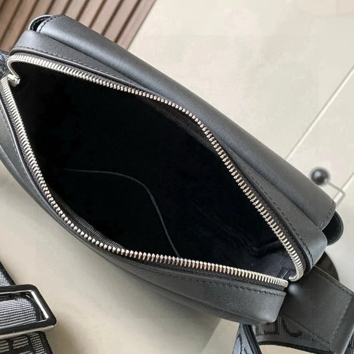 LOEWE 9011 メッセンジャー クラシック 黒 サイズ:23x18cm