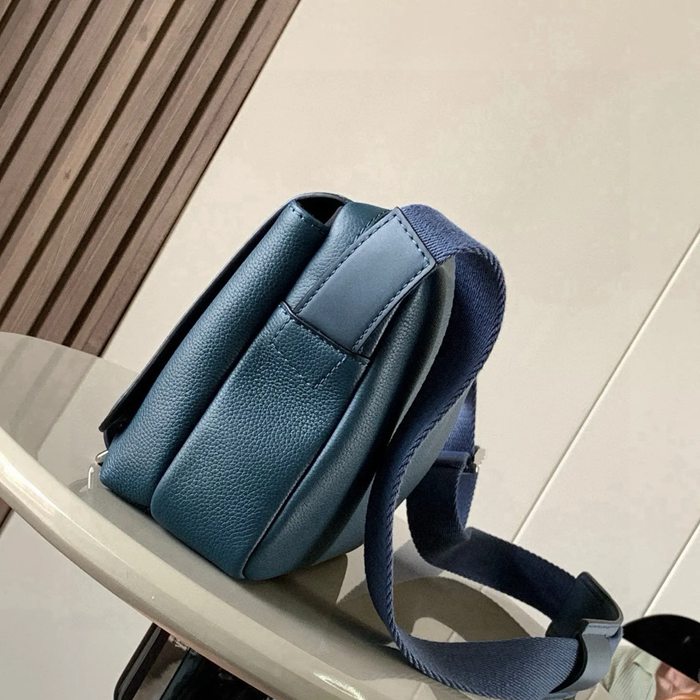 LOEWE 9012 新作XSメッセンジャー 青荔 サイズ: