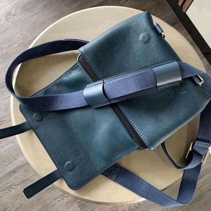 LOEWE 9012 新作XSメッセンジャー 青荔 サイズ: