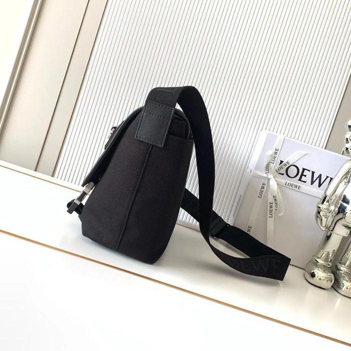 LOEWE 9100 中キャンバスメッセンジャー フレックス 黒 サイズ:38x27x9.5cm