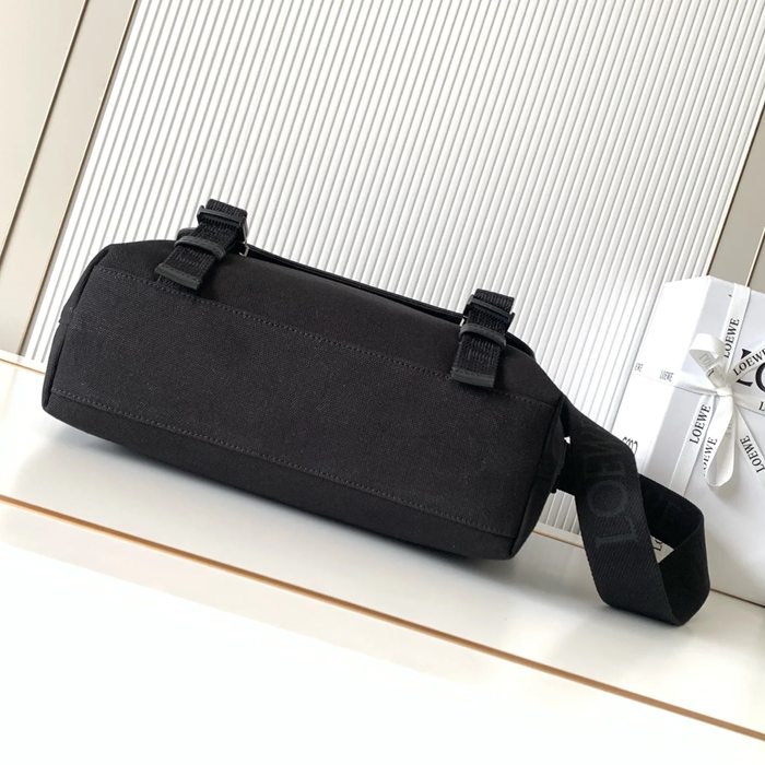 LOEWE 9100 中キャンバスメッセンジャー フレックス 緑チェック サイズ:38x27x9.5cm