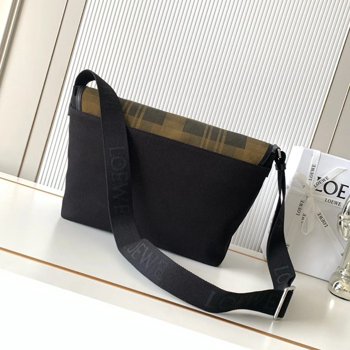 LOEWE 9100 中キャンバスメッセンジャー フレックス 緑チェック サイズ:38x27x9.5cm